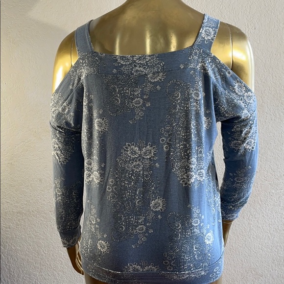 Shirt - Picture 3 of 4